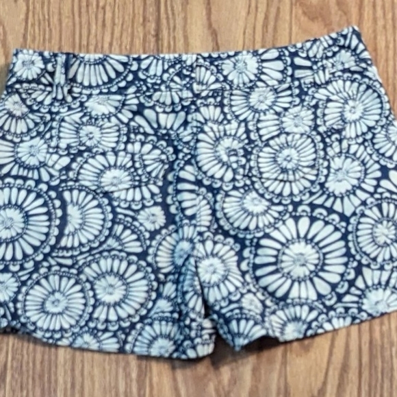 3 for $20 Bundle Sale! Loft blue + white floral shorts, size 2 - Picture 2 of 2